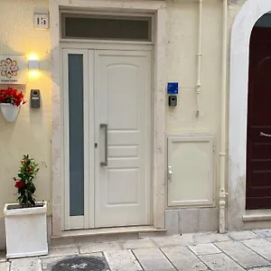 https://eterea-casa-vacanza.lecce-hotels.com